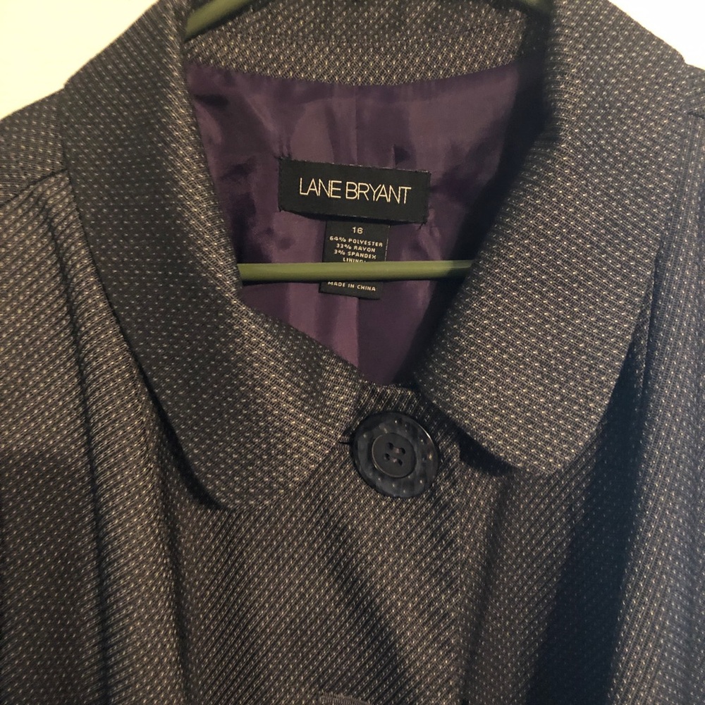 3/4 sleeve Vintage Lane Bryant waist length jacket. Fully lined.